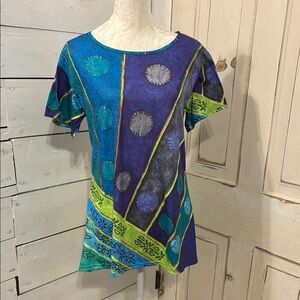 Colorful Women's Size Medium Top Short Sleeve